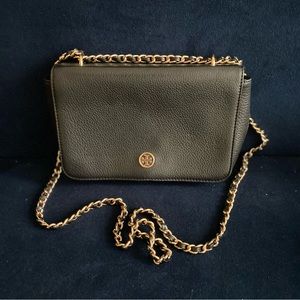 Tory Burch Shoulder Bag in Black with Gold Chain